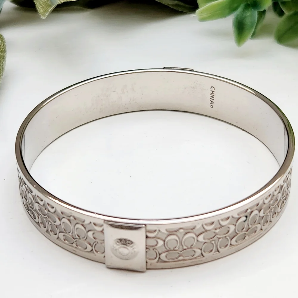 Coach bracelet - vintage silvertone CC monogram logo bangle - Picture 9 of 9